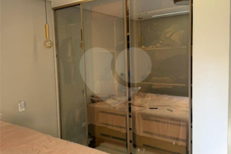Apartamento com 03 dormitórios com 1 vaga de garagem.