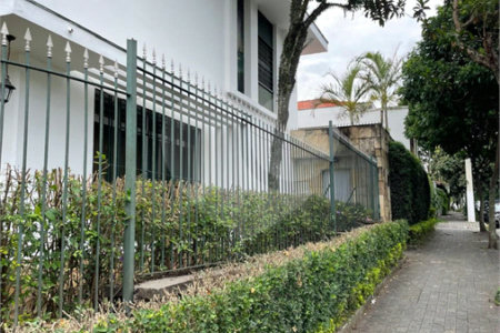 Sobrado à venda no Planalto Paulista c/330m2 - 3 Quartos/1 Suite/ 4 Vagas na garagem - Metrô S.Judas