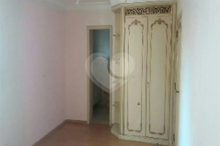 Apartamento 192m² à venda na Aclimação com 3 suítes e 3 vagas.