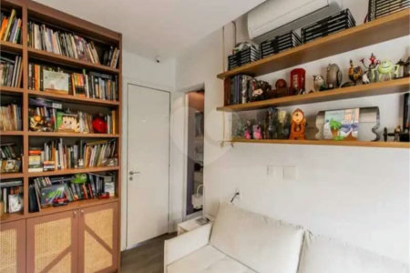Apartamento de 306m² na melhor região de Moema, 3 suítes, 5 vagas, varanda gourmet, depósito, fora de rota