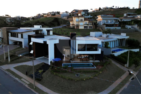 Casa à venda com 4 suítes em Monte Alegre, Vinhedo, SP