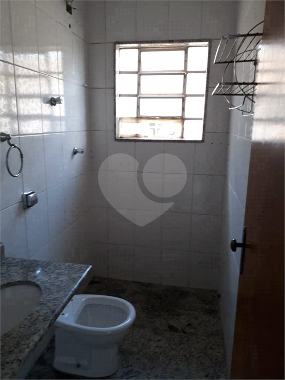Sobrado com 3 Quartos e 3 banheiros à Venda, 180 m² por R$ 680.000