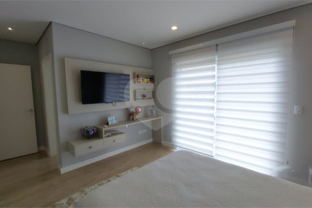 Casa à venda com 4 suítes no condomínio Figueira Garden, Atibaia - SP