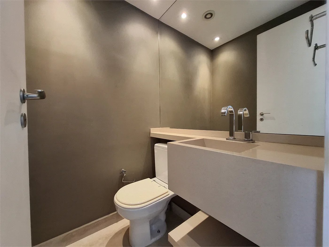 Apartamento à venda com 3 suítes em Vila Ipojuca, São Paulo, SP