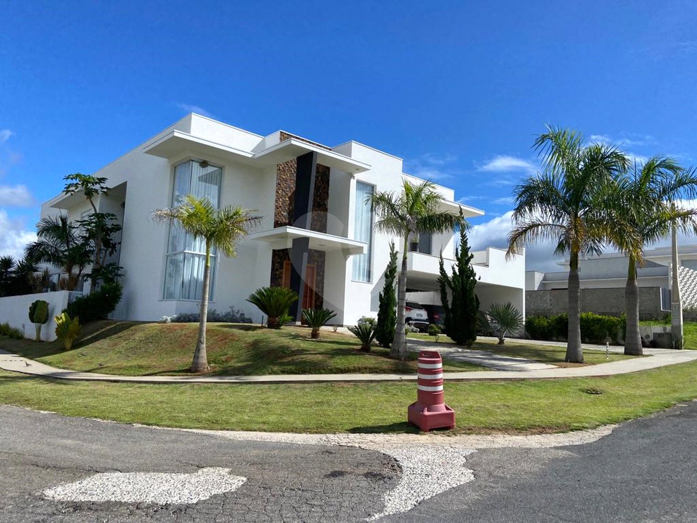 Casa à venda com 5 suítes no condomínio Residencial Fazenda Alta Vista, Salto de Pirapora - SP