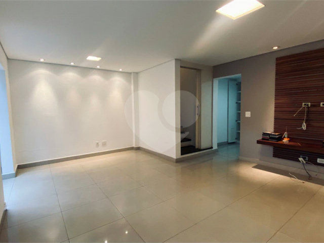 Casa à venda com 3 suítes no condomínio Vilas 2, São Paulo - SP