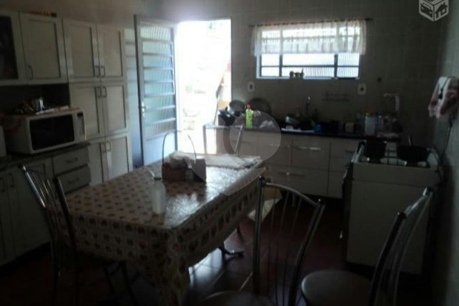 Sobrado à venda com 3 quartos no Brasilândia, São Paulo, SP