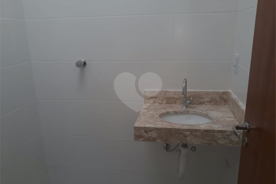 Casa à venda ou para alugar com 3 quartos, sendo 1 suíte, no condomínio martinha, São Paulo - SP