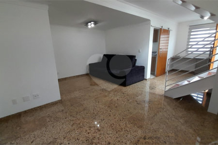 Casa à venda com 3 quartos, sendo 1 suíte, no condomínio Residencial Jardins, São Bernardo do Campo - SP