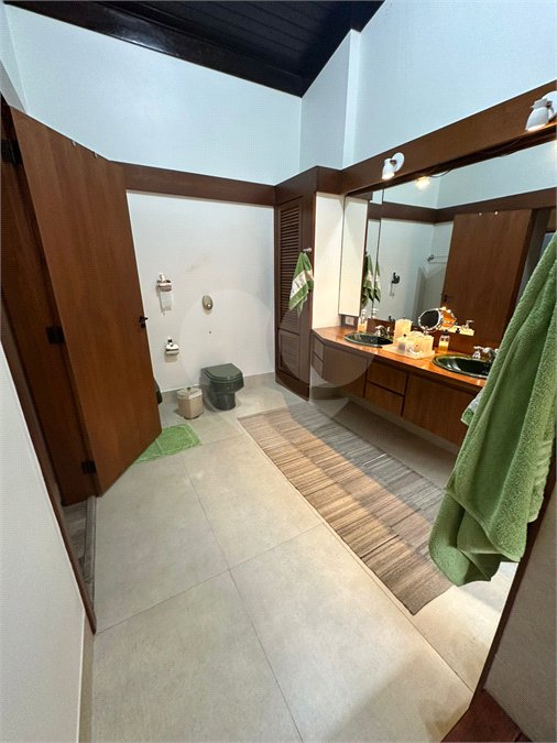 Casa à venda com 4 quartos, sendo 2 suítes,  no condomínio Chacara Marques, Santana de Parnaíba - SP