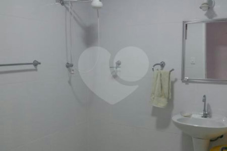 Casa à venda com 4 quartos, sendo 1 suíte,  em Jardim Helga, São Paulo, SP