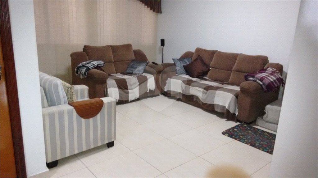 Casa à venda com 3 quartos, sendo 1 suíte,  em Mogi Moderno, Mogi das Cruzes, SP