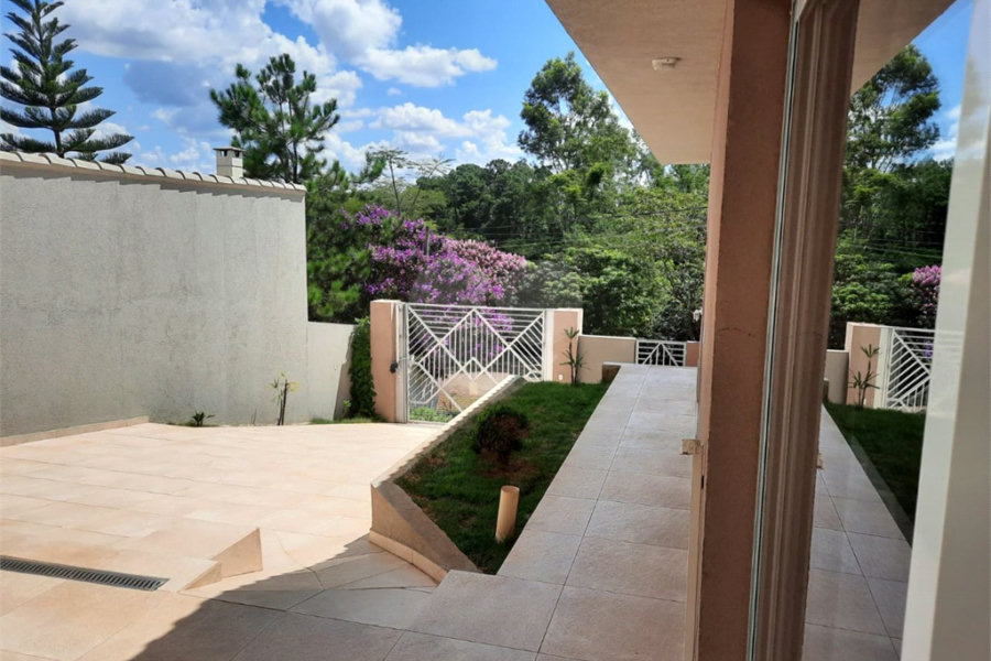 Casa à venda com 4 quartos, sendo 2 suítes, no condomínio Parque das Garças, Atibaia - SP