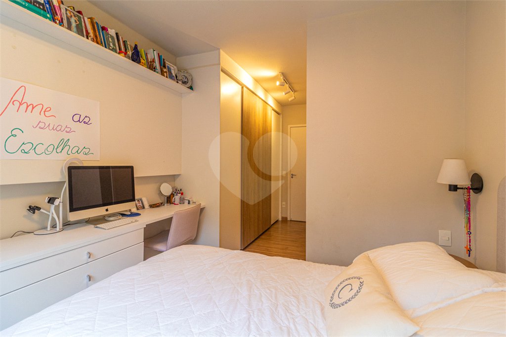 Apartamento à venda com 3 quartos, sendo 1 suíte,  em Morumbi, São Paulo, SP
