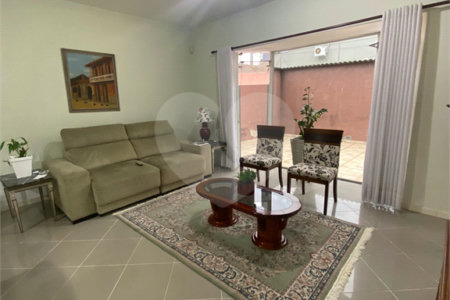 Casa Térrea à venda com 4 quartos, sendo 1 suíte,  em Vila Oliveira, Mogi das Cruzes, SP