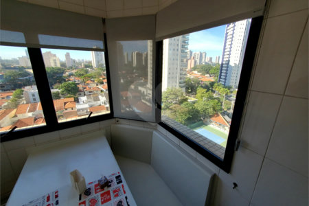 Apartamento à venda com 3 quartos, sendo 1 suíte,  em Santo Amaro, São Paulo, SP