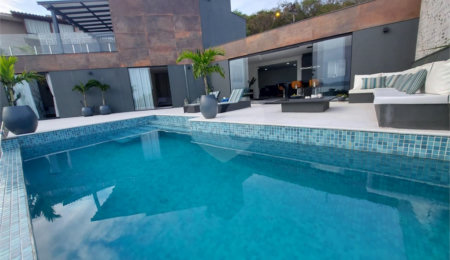 Casa à venda com 4 quartos, sendo 3 suítes,  em Albatroz, Armação dos Búzios, RJ