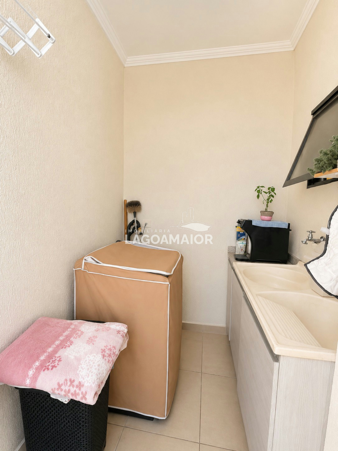 Casa à venda com 3 quartos, sendo 1 suíte, em Jardim dos Ipes, Três Lagoas, MS