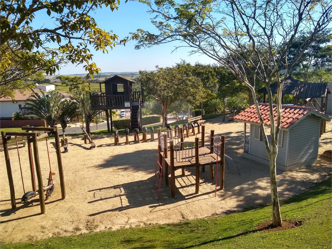 Casa à venda ou para alugar com 3 suítes no condomínio Jardim Vila Paradiso, Indaiatuba - SP