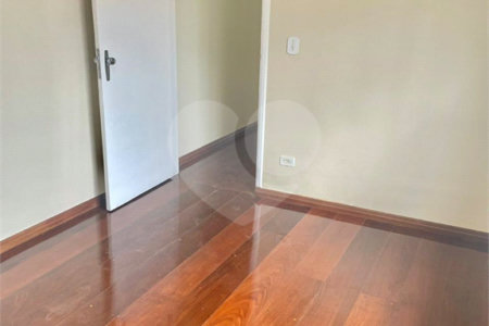 Sobrado à venda com 4 quartos, sendo 1 suíte, em Parque São Domingos, São Paulo, SP