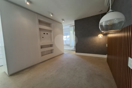 Apartamento à venda com 3 suítes em Vila Ipojuca, São Paulo, SP