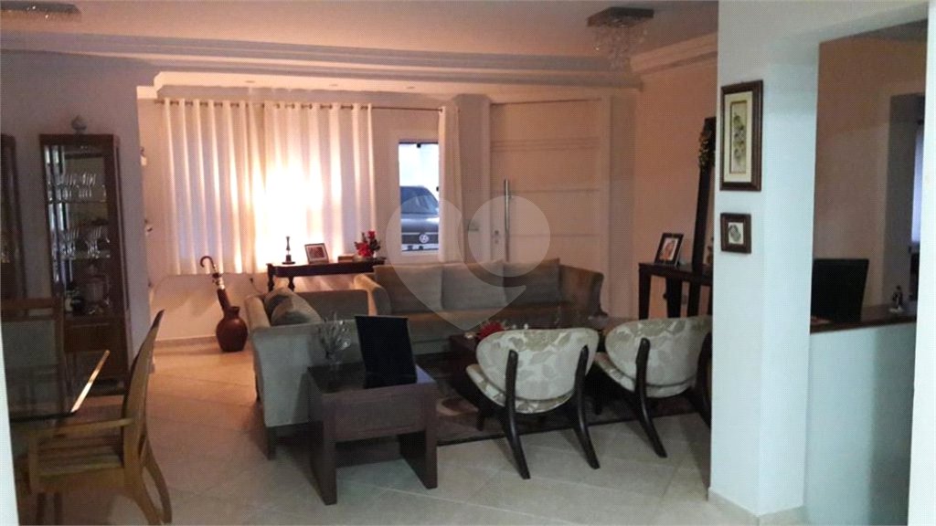 Casa à venda com 4 quartos, sendo 2 suítes, no condomínio Monte Belo, Salto - SP