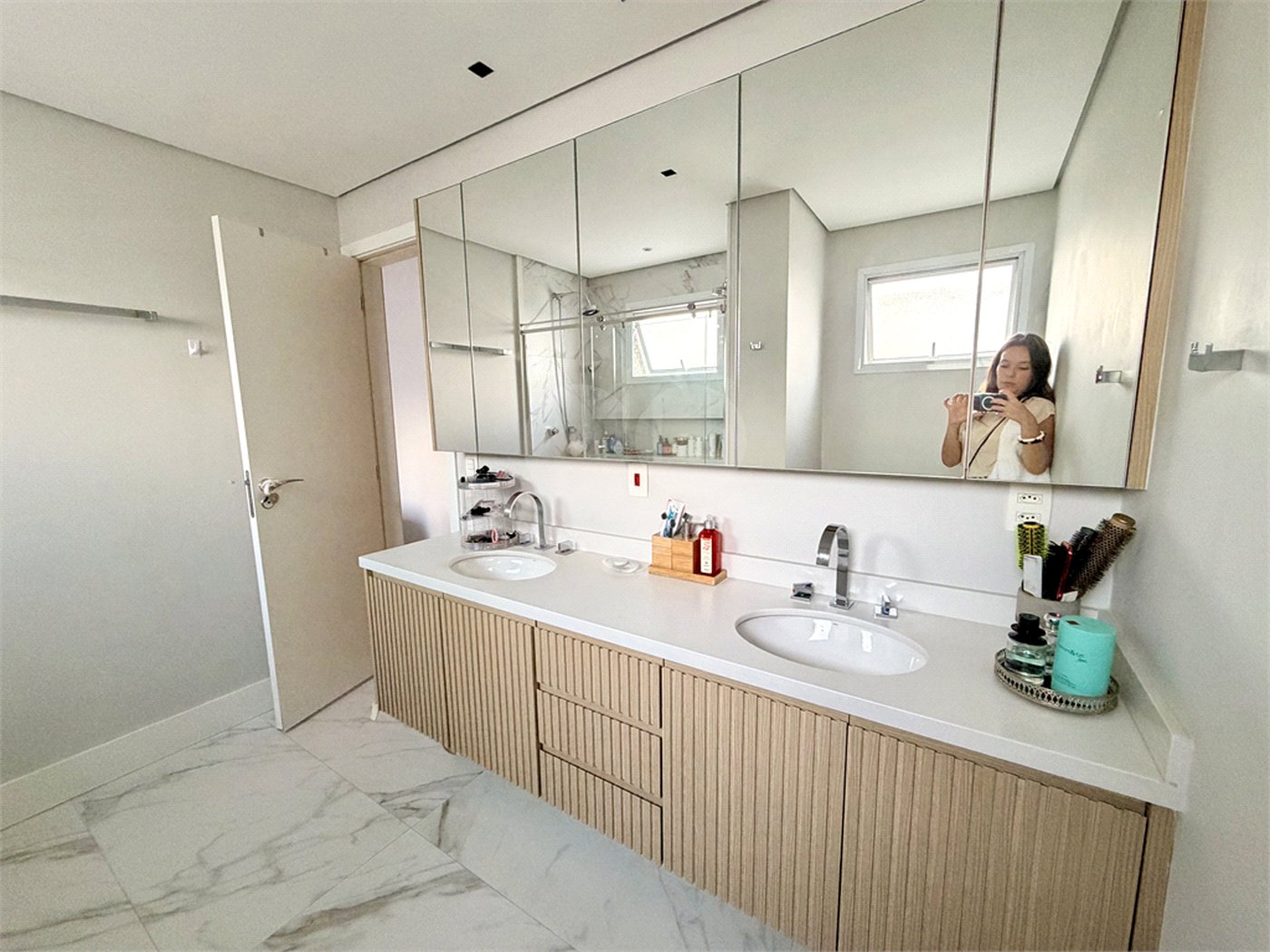 Apartamento à venda com 3 suítes em Vila Romana, São Paulo, SP
