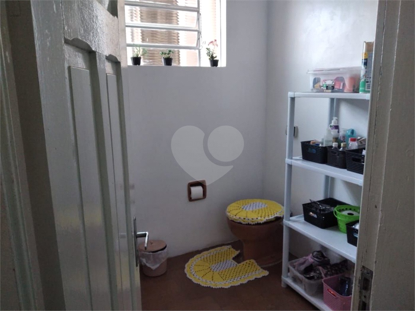 Casa à venda com 4 quartos, sendo 1 suíte, no Centro, Mairinque, SP