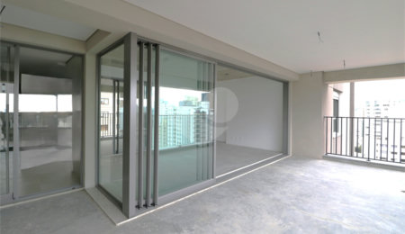 Apartamento à venda com 3 suítes em Moema, São Paulo, SP