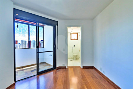 Apartamento à venda com 3 suítes em Campo Belo, São Paulo, SP