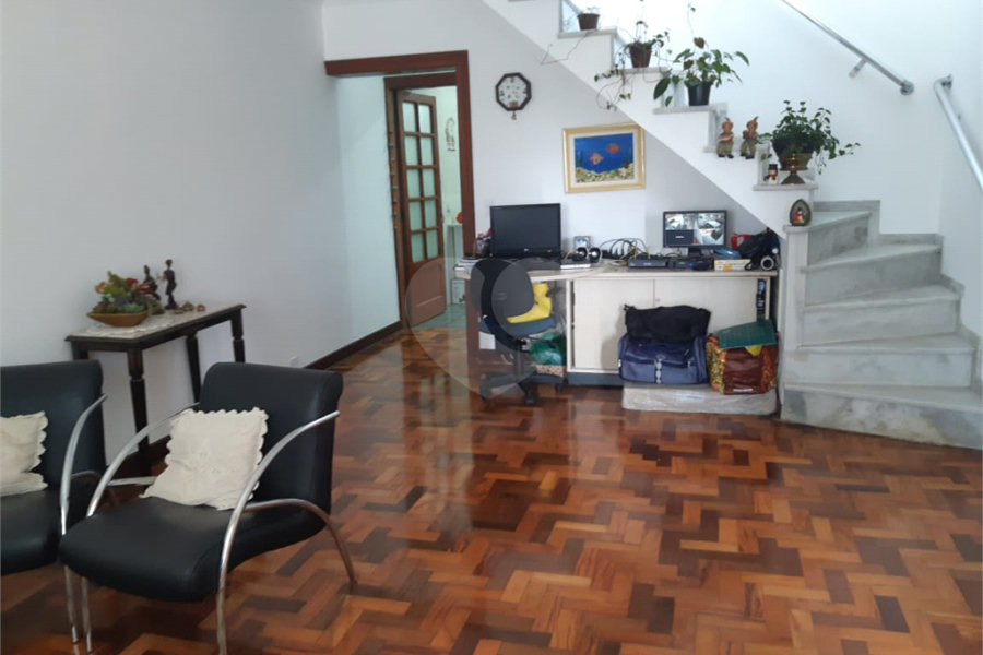 Sobrado à venda com 3 quartos, sendo 1 suíte, em Tremembé, São Paulo, SP