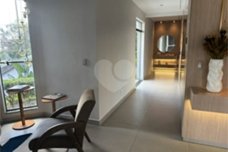Apartamento à venda com 3 quartos, sendo 1 suíte,  em Jardim das Acácias, São Paulo, SP