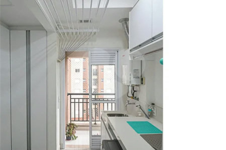 Espaço, conforto e uma localização privilegiada fazem deste apartamento mobiliado no Baeta Neves, em São Bernardo do Campo, uma excelente opção para seu novo lar. Com 118 m², três dormitórios e quatro banheiros, o imóvel oferece ambientes amplos para acomodar a família e receber amigos com comodidad