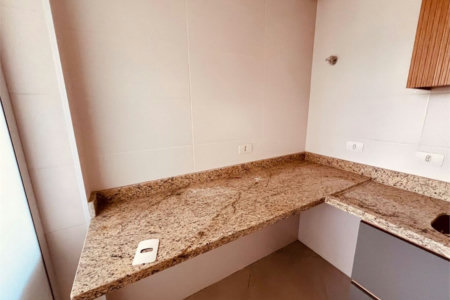 Apartamento com Varanda Gourmet em Condomínio Clube na Enseada – 2 Dormitórios