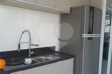 Casa à venda com 3 suítes em Moinho Velho, Cotia, SP