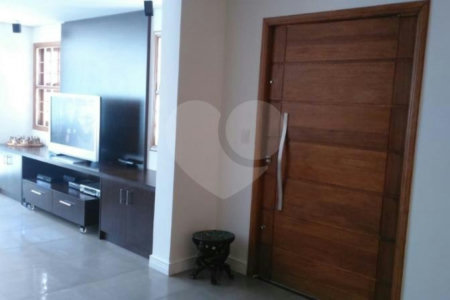 Casa à venda com 3 suítes em Jardim Jussara, São Paulo, SP