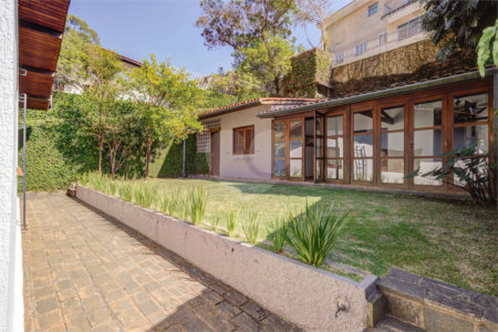 Casa Térrea à venda com 4 quartos, sendo 1 suíte, em Jardim Marajoara, São Paulo, SP