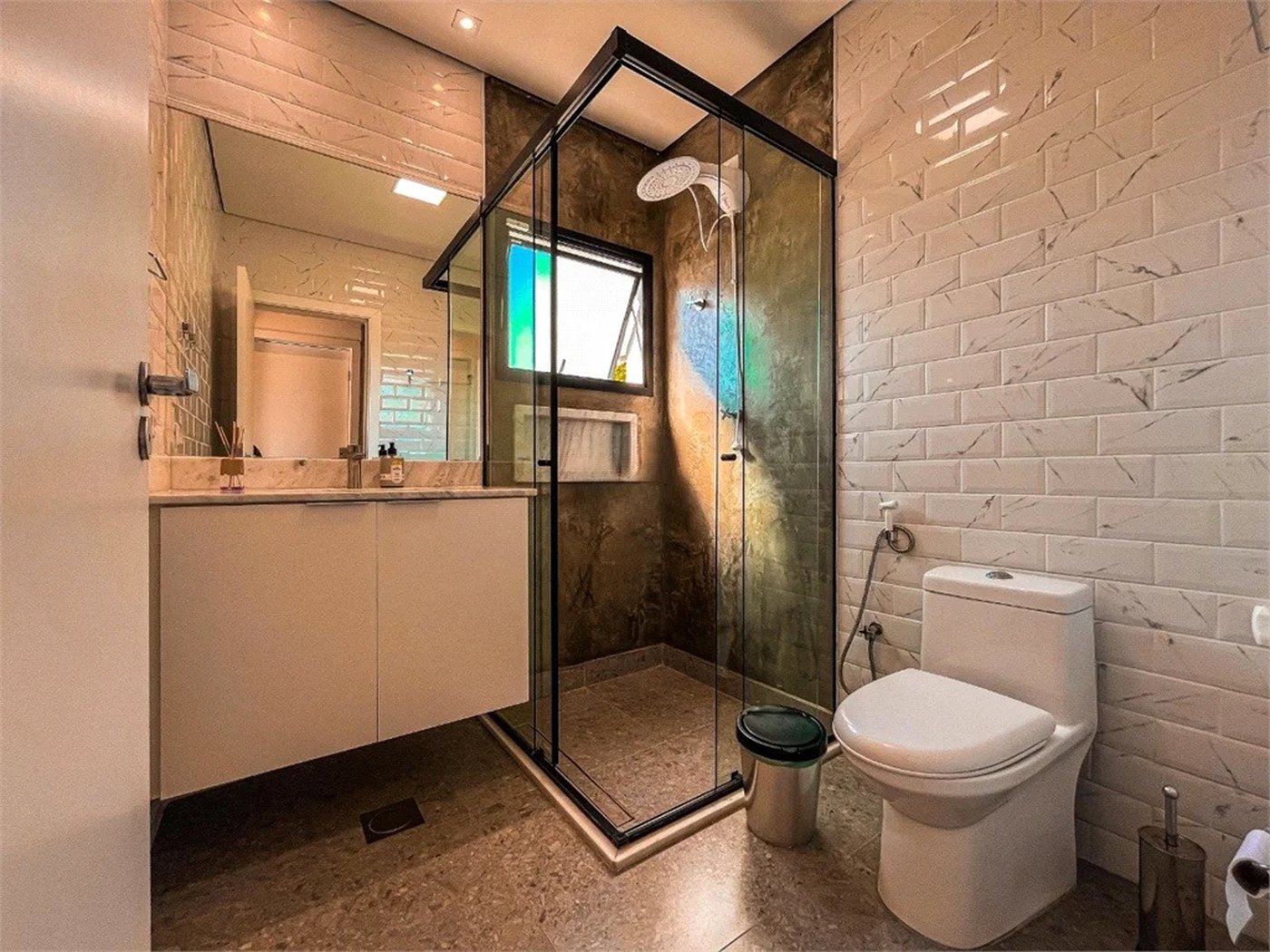 Casa à venda com 4 quartos, sendo 3 suítes,  no condomínio Vintage, Cotia - SP