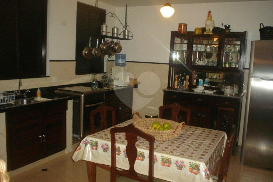 Casa à venda com 3 quartos, sendo 2 suítes, no condomínio residencial Cantareira-pque Petropolis, Mairiporã - SP
