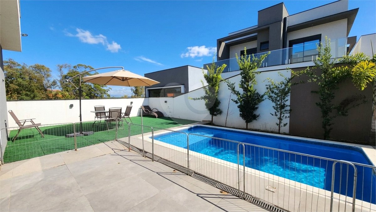 Casa à venda com 4 quartos, sendo 1 suíte, no condomínio Sun Lake, Sorocaba - SP
