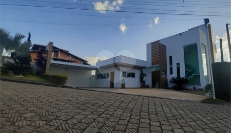 Casa em condomínio à venda ou para alugar com 5 quartos, sendo 3 suítes,  no Centro, Bom Jesus dos Perdões, SP