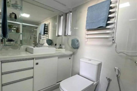 Apartamento à venda com 3 quartos, sendo 1 suíte, em Moema, São Paulo, SP