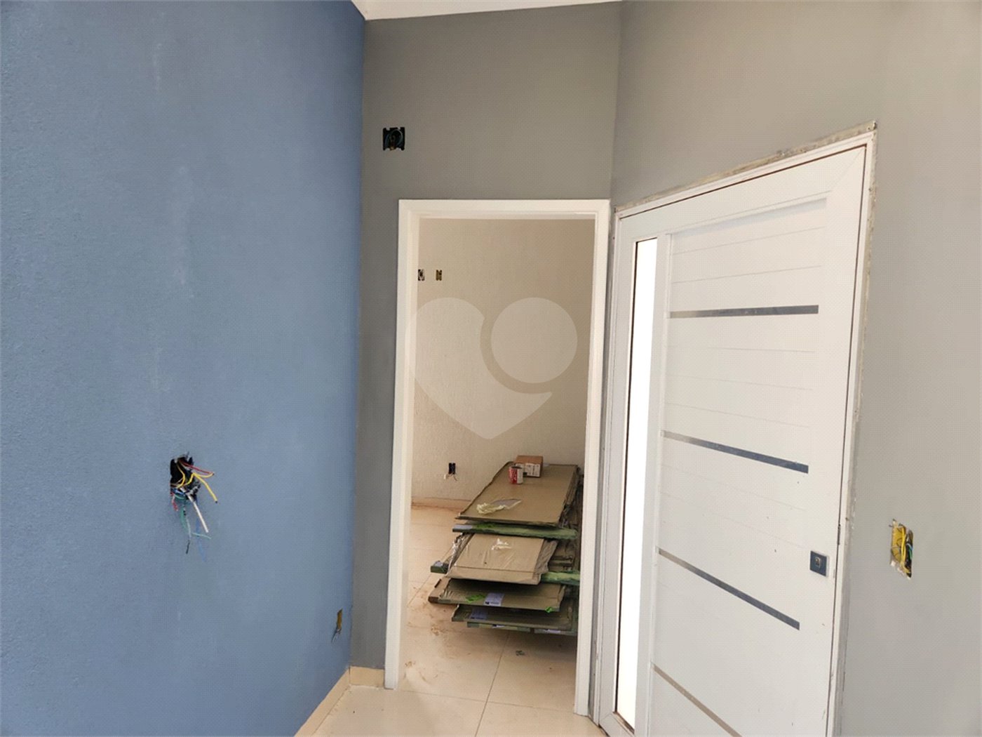 Casa à venda com 3 quartos, sendo 2 suítes, no condomínio Sollares, Araraquara - SP