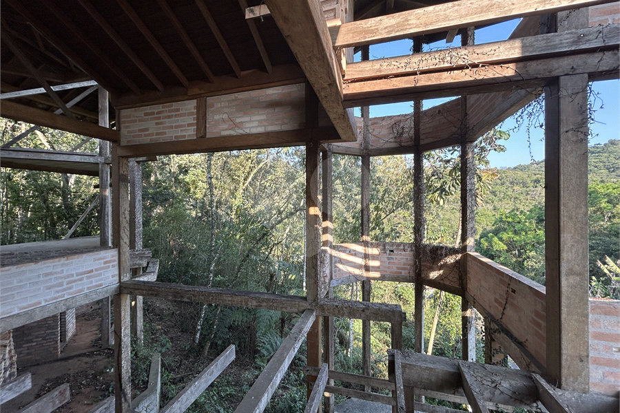 Casa à venda com 3 quartos, sendo 2 suítes,  no condomínio Alpes da Cantareira, Mairiporã - SP