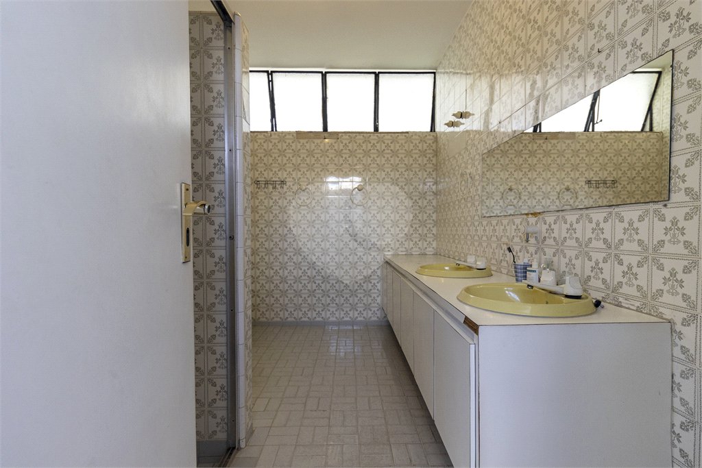 Sobrado à venda com 4 quartos, sendo 2 suítes,  em Vila Morumbi, São Paulo, SP