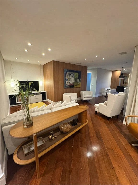 Apartamento à venda com 3 suítes em Vila Suzana, São Paulo, SP
