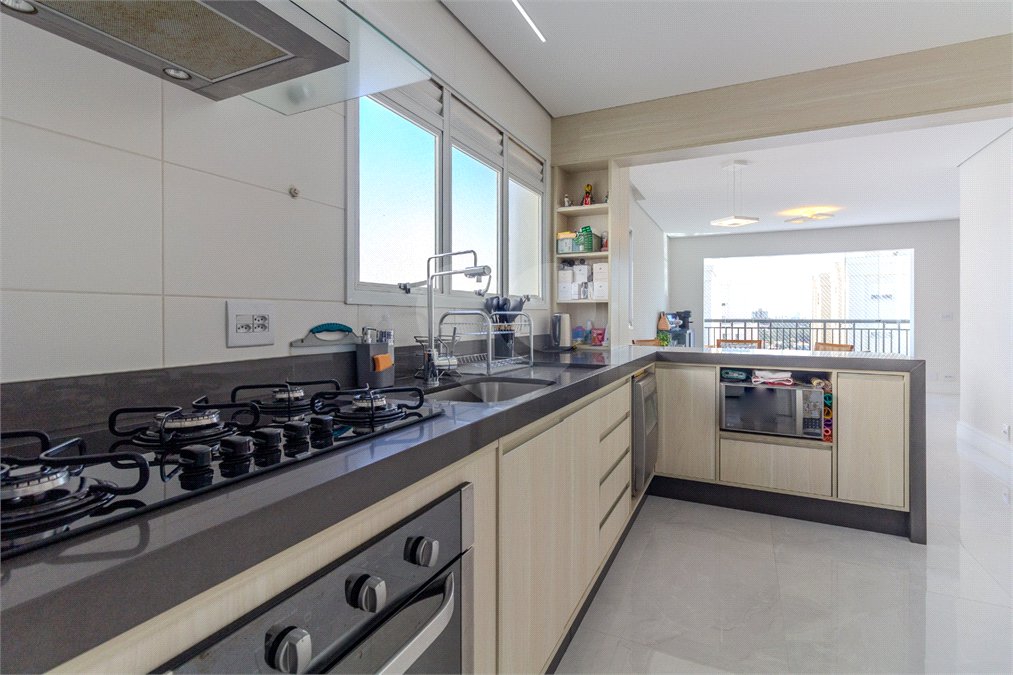 Apartamento à venda com 3 suítes em Vila Ipojuca, São Paulo, SP