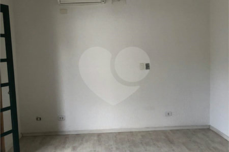 Sobrado à venda com 3 quartos, sendo 1 suíte,  em Panamby, São Paulo, SP