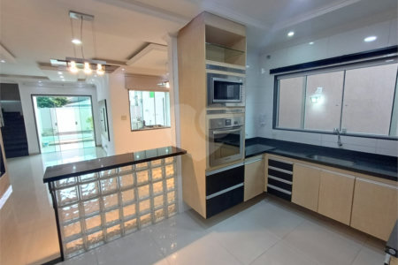 Casa à venda com 3 quartos, sendo 2 suítes, no condomínio Village da Posse, Rio de Janeiro - RJ