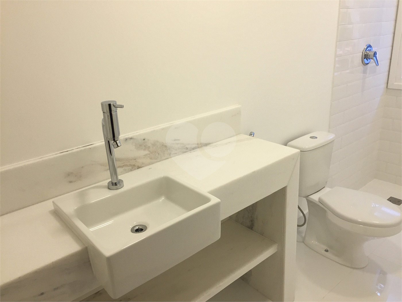 Casa à venda com 4 quartos, sendo 2 suítes, no condomínio Residencial Morumbi, São Paulo - SP